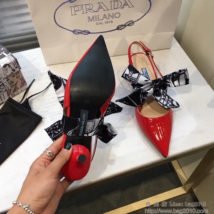 PRADA普拉達 2019早春新款 蝴蝶結絲帶 百搭款 高跟涼鞋 牛漆皮 女尖頭鞋 一鞋兩穿  ljl1461